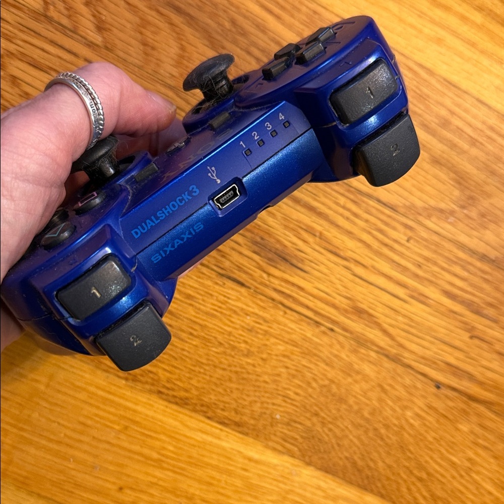 Sony DualShock Blue Controller - Picture 2 of 3